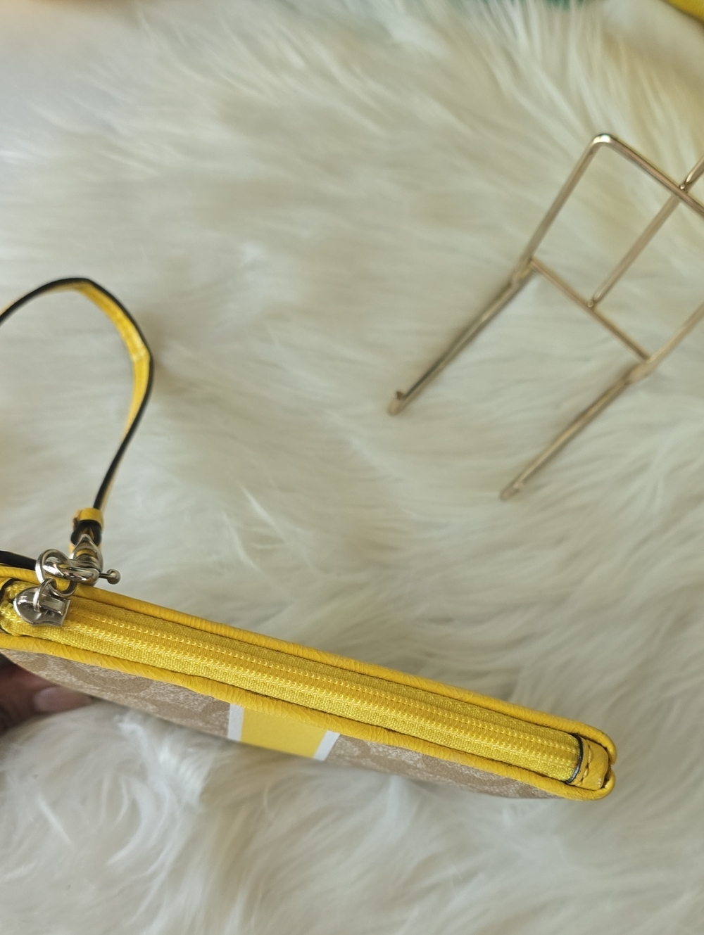 Coach Beige Signature Canvas Wristlet with Yellow Stripe And Hangtag - Picture 9 of 15